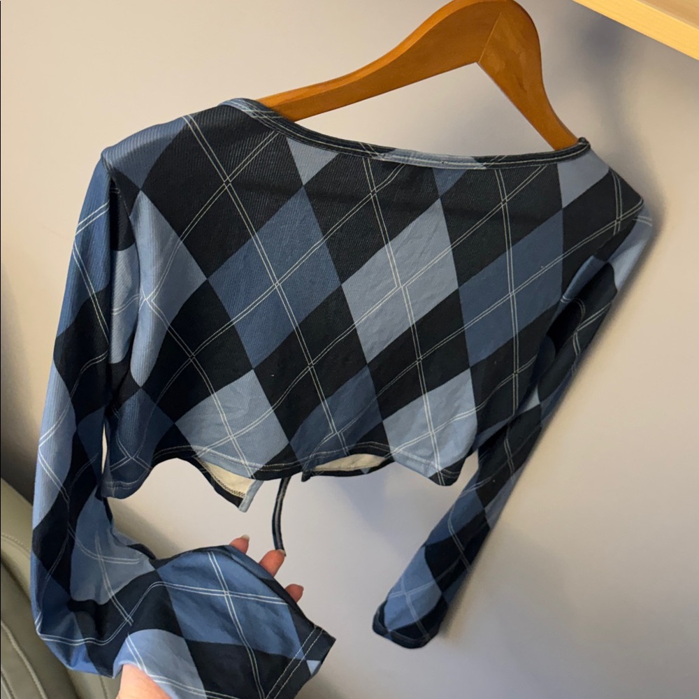 Long sleeve tie top and mini skirt Set - Picture 10 of 12
